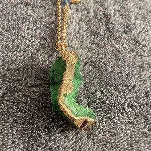 Elegant Green Stone Pendant Necklace